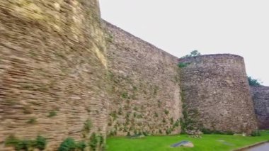 Lugo duvarının dış hareketlerinin görüntüsü.