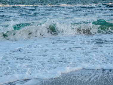 Denizde dalgalar, arka plan