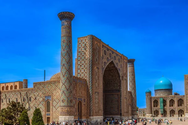 stock image Samarkand, Uzbekistan - April 23, 2023: Top tourist location - Registan complex with madrasah