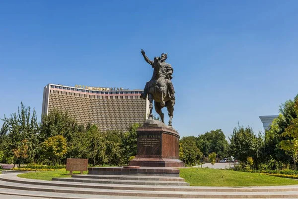 stock image Tashkent, Uzbekistan - August 15, 2023: Monument to Amir Timur on the central square with the complex - 