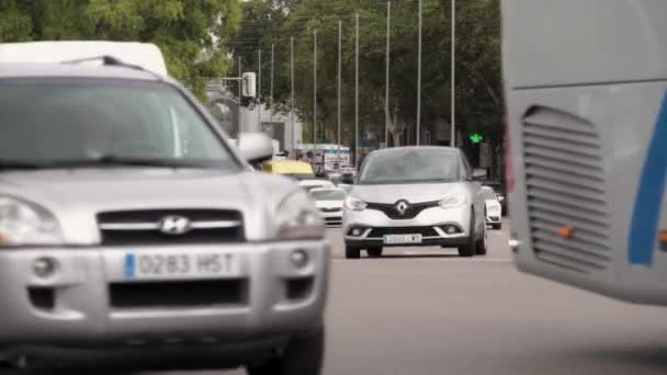 Μαδρίτη Ισπανία 2023 Οχήματα Που Κυκλοφορούν Στο Κέντρο Της Μαδρίτης — Αρχείο Βίντεο