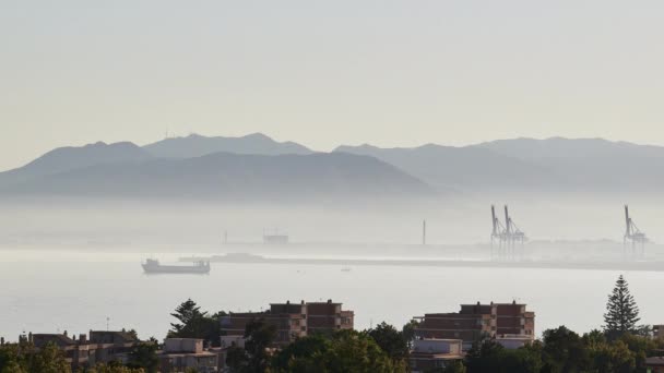 Zeitraffer Bei Sonnenuntergang Hafen Von Málaga Durch Feuchtigkeit Verursachter Nebel — Stockvideo