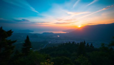 Dağın üstünde güzel bir gün batımı