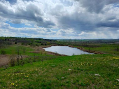 Havuz güzel bir çiçek açmış.