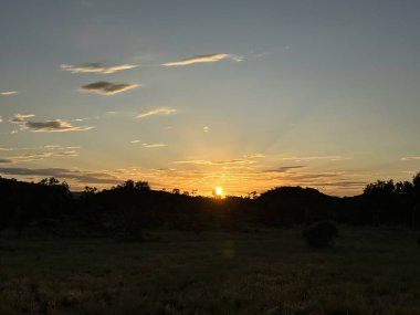 Gölün üzerinde güzel bir gün batımı