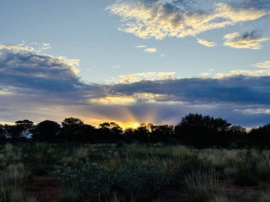 Gölün üzerinde güzel bir gün batımı