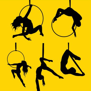 Güzel kadın - aerialist hava ipek üzerinde akrobatik hile yapıyor