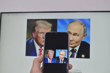 Jiangmen, Guangdong, Çin-19 Mart 2025: İnsanlar ABD Başkanı Donald Trump ve Rusya Devlet Başkanı.