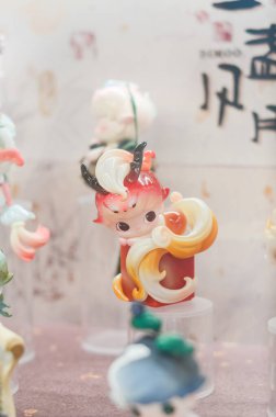 Jiangmen, Guangdong, Çin. 14 Haziran 2025. Pop Mart mağazasındaki Labubu Koleksiyonları 'nın kapanışı. Guangdong Eyaleti' ndeki Pop Mart mağazalarında kaotik manzaralar..