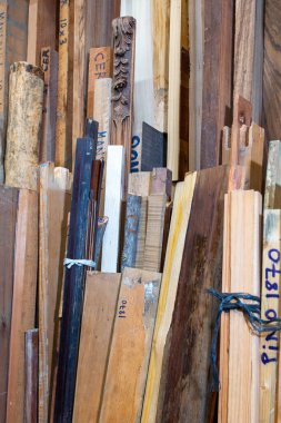 Müzik aletleri üretimi için odun seti