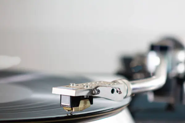 Vinil plağın sesini kaydetmek için sistem
