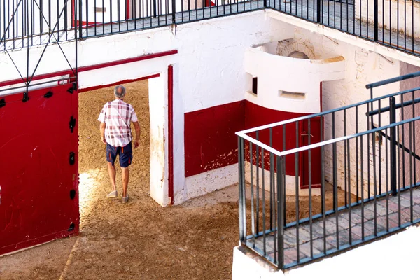 İçinde bir çoban olan entorilada 'yı yapmak için bir arenanın ağılları. Boğa güreşi