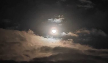 Gece gökyüzünde ay, ay astronomisi