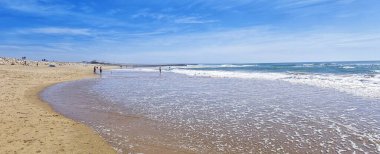 Deniz kıyısının güzel manzarası