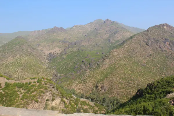 Dağlardaki güzel dağ manzarası