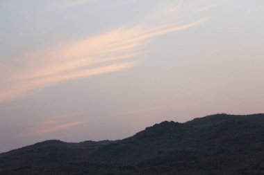 Çölde güzel bir gün batımı