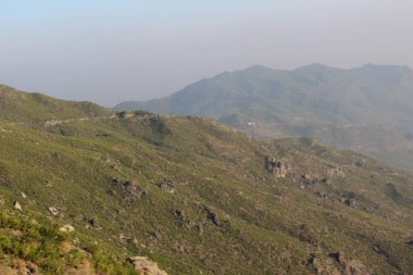 Sabahleyin dağların manzarası