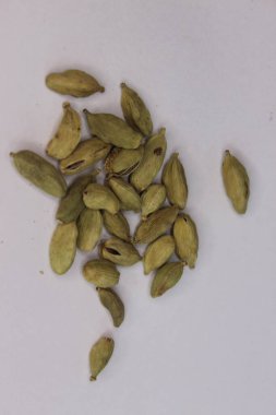 Hint yeşili kakule kapsülleri