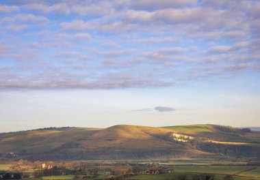 Sabahın erken saatlerinde Beddingham Hill 'den doğu Sussex' e kadar uzanan güzel güney manzarası ve Mount Caburn.
