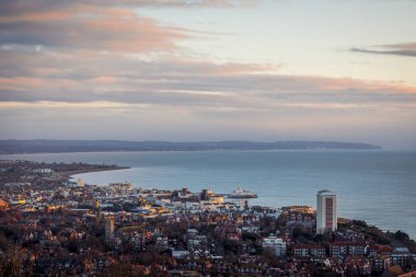 Ocak ayında Beachy 'den doğu İngiltere' nin güneydoğusundaki Sussex kıyısındaki Eastbourne kıyı kasabasına doğru yola çıkıyor.