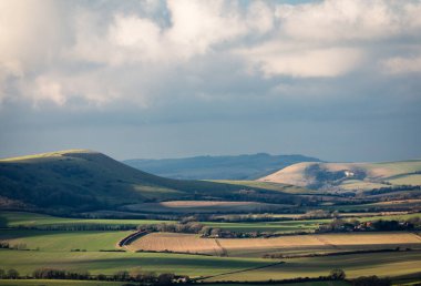 Güneydeki Wilmington Tepesi 'nden Firle ve Lewes' in doğusundaki Sussex 'in güneydoğu İngiltere' ye doğru harika manzaralar.