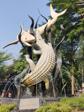 Surabaya, Doğu Java-Endonezya. 28 Ekim 2023: Surabaya Hayvanat Bahçesi önünde 