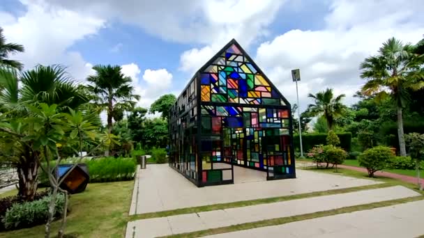 Surabaya Endonezya Nisan 2024 Bir Meskun Bahçedeki Mozaik Serası Estetik — Stok video