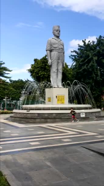 Surabaya April 2024 Monument Statue Governor Surjo Brave Governor Who — Video