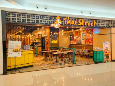 Tangerang, Endonezya, 6 Temmuz 2024. Tayland restoranının modern Tayland tarzı tasarımı çekici, rahat ve ziyaretçileri davet eden manzarası..