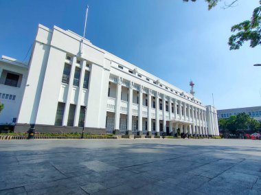 Surabaya - Endonezya, 20 Temmuz 2024, soldan, Internatio Binası 10 Kasım 1945 savaşına tanıklık ediyor. Endonezya 'nın İngiliz ve Hollandalı işgalinden bağımsızlığını savunmak.