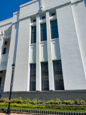 Çeşitli eski koloni tarzı binaların mimari ayrıntıları hala iyi korunmuş durumda ve mimari çalışmaların güzelliğine katkı sağlıyor..