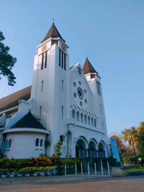 Malang - Endonezya, 17 Haziran 2024 St. Virgin Mary Katedrali öngörüsü, sabahın erken saatlerinde bakış açısı.