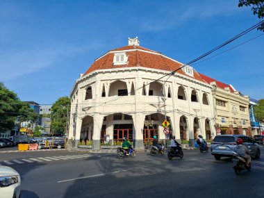 Surabaya - Endonezya, 30 Eylül 2024 Locaahand binasının dışı eski bir Hollanda Sömürge dönemi binasıdır. Surabaya 'nın ikonik Tunjungan caddesinde.