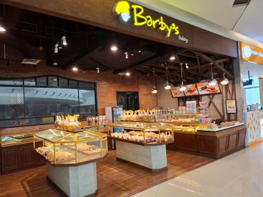 Surabaya - Endonezya, 9 Ekim 2024 Barby Fırını önündeki mağaza, açık ve zarif bir tasarım müşterilerin seçmesini kolaylaştırıyor. Göz görünümü düzeyi.