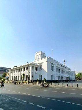 Surabaya - Endonezya, 18 Ekim 2024 Surabaya 'daki Internatio binasının doğu tarafı. Endonezya 'nın bağımsızlığı döneminde tarihi yapılanma.