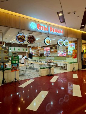 Surabaya - Endonezya, 22 Nisan 2025. Endonezya 'nın tipik bir restoranı olan 