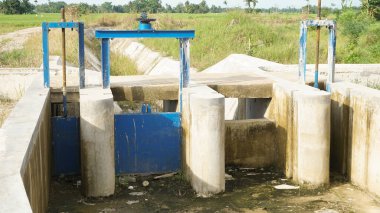 Kuru pirinç tarlaları için sulama kanallarına sıcak mevsimde su verilmez.