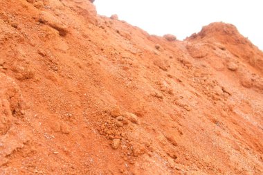 El işi malzemesi olarak kullanılan kırmızı kil, kil zemin