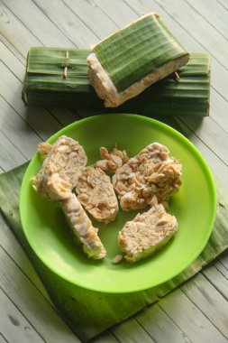 Raw Tempeh, Tempeh is a food made from soybeans and fermented rhizopus fungi, tempeh is a typical Indonesian food, tempeh is a healthy food made from soybeans clipart