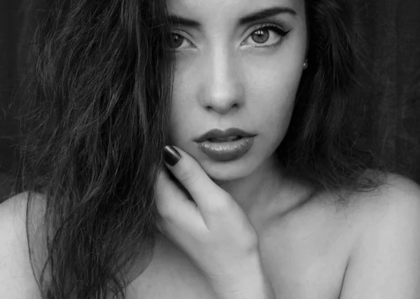 Черно Белый Модный Портрет Красивой Сексуальной Девушки Идеальной Кожей Красивым — стоковое фото