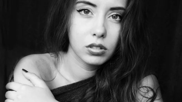 Fekete Fehér Portré Fotó Egy Szexi Gyönyörű Fiatal Lányról Sötét — Stock Fotó