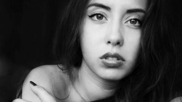 Zwart Wit Portret Foto Van Een Sexy Mooie Jonge Vrouw — Stockfoto