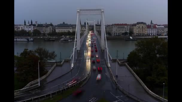 Budapeşte Macaristan Ekim 2023 Elizabeth Köprüsü Tuna Nehri Nin Bulutlu — Stok video