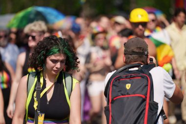 Budapeşte, Macaristan, Oktogon - 15 Temmuz 2023: Budapeşte 'de kadın ve fotoğrafçı onur etkinliği.