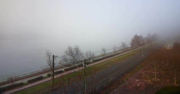 匈牙利布达佩斯 2023年12月20日 Zikkurat附近的城市景观 时间差视频 大雾天气 — 图库视频影像