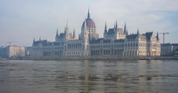 Будапешт Угорщина Грудня 2023 Будівля Парламенту Затопленому Дунаї Часовий Перетин — стокове відео
