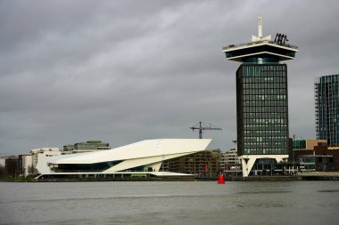 Amsterdam, Hollanda - 28 Aralık 2023: Göz Filmleri Müzesi Binası.