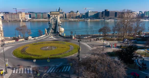 布达佩斯 阿拉格特 1012 匈牙利 2024年1月21日 从观景台观看链桥 后面是链桥和圣斯蒂芬大教堂 时间间隔 — 图库视频影像