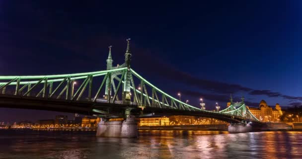 Budapest Hungría Febrero 2024 Puente Libertad Por Noche Período Tiempo — Vídeos de Stock