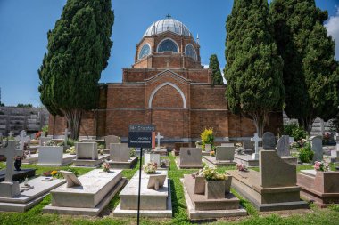 Venedik, İtalya - Haziran 04, 2024: Venedik 'teki San Michele adasındaki mezarlık.